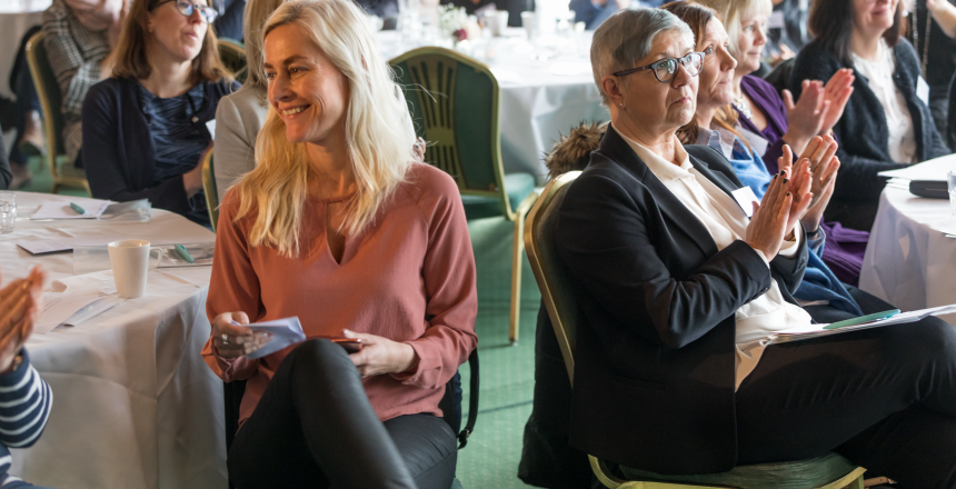 Publik applåderar