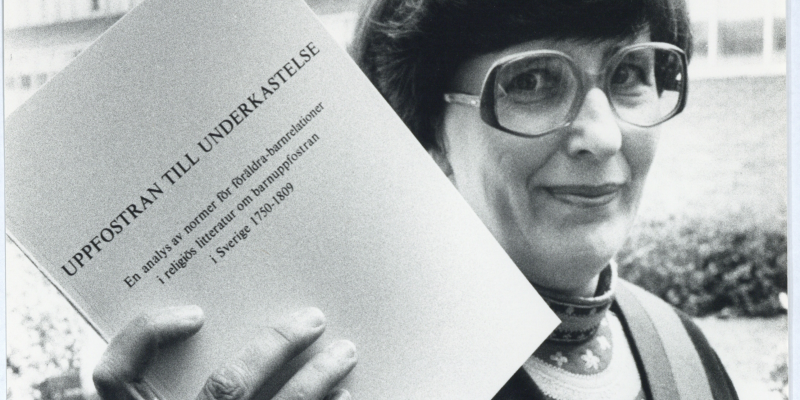 Sjuksköterskan Astrid Nordberg disputerade i ämnet pedagogik 1978. 1987 blev hon Sveriges första professor i omvårdnad.