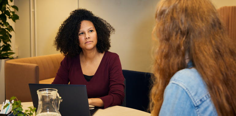 Löneförhandling mellan chef och medarbetare