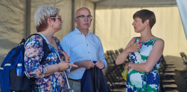 Sineva Riberio ord Vårdförbundet, Anders Henriksson vice ordf SKR och Sofia Rydgren Stahle, ordf Läkarförbundet  i samtal i Almedalen. 