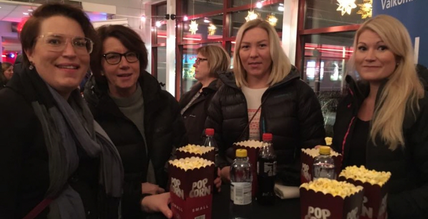 Medlemmar med popcorn