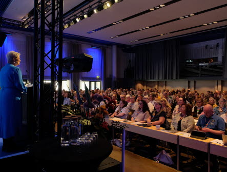 Sineva talar till kongress 2026